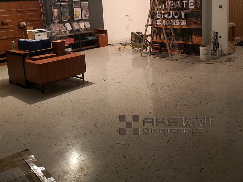 環(huán)氧彩砂地坪